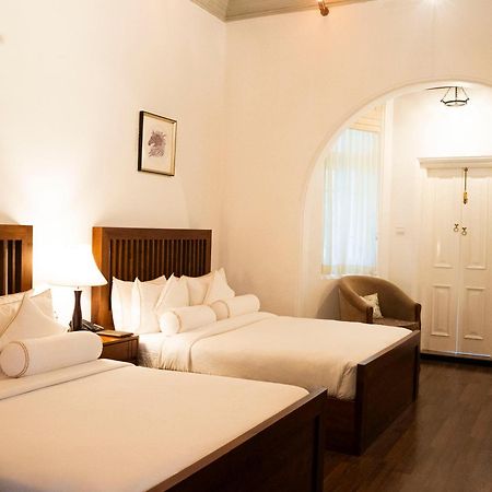 The Clovelly Bungalow Нувара Елия Екстериор снимка
