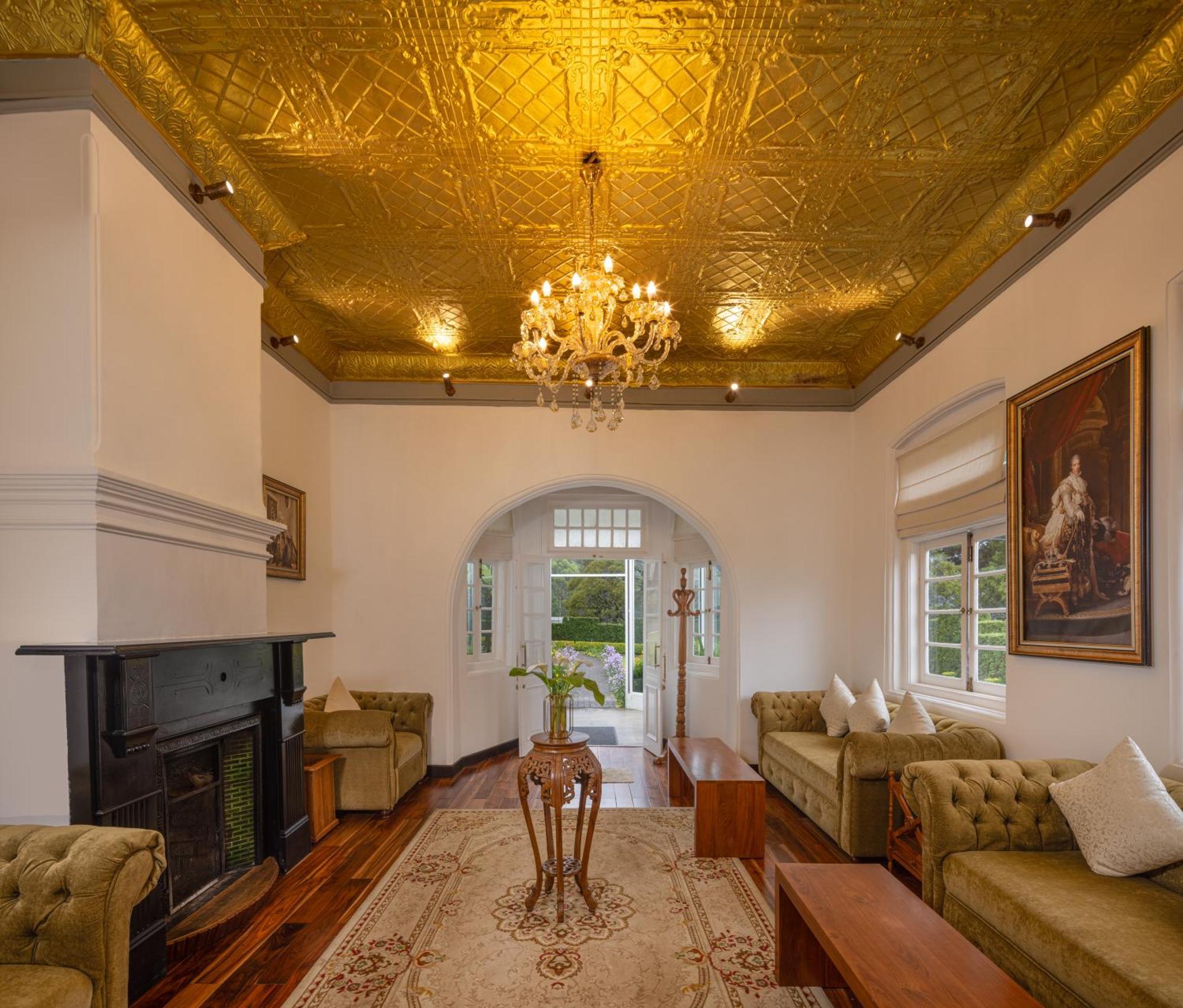 The Clovelly Bungalow Нувара Елия Екстериор снимка