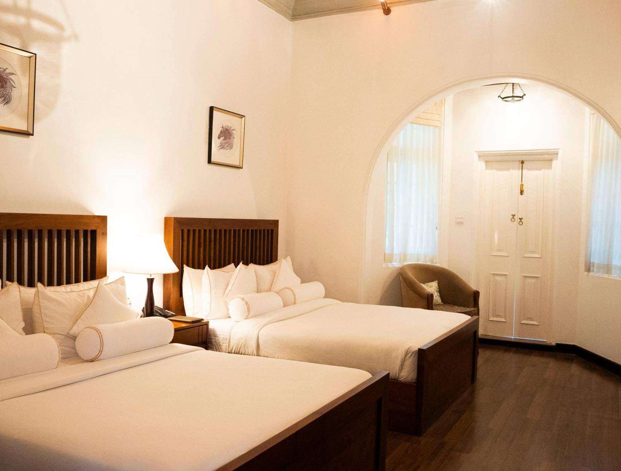 The Clovelly Bungalow Нувара Елия Екстериор снимка