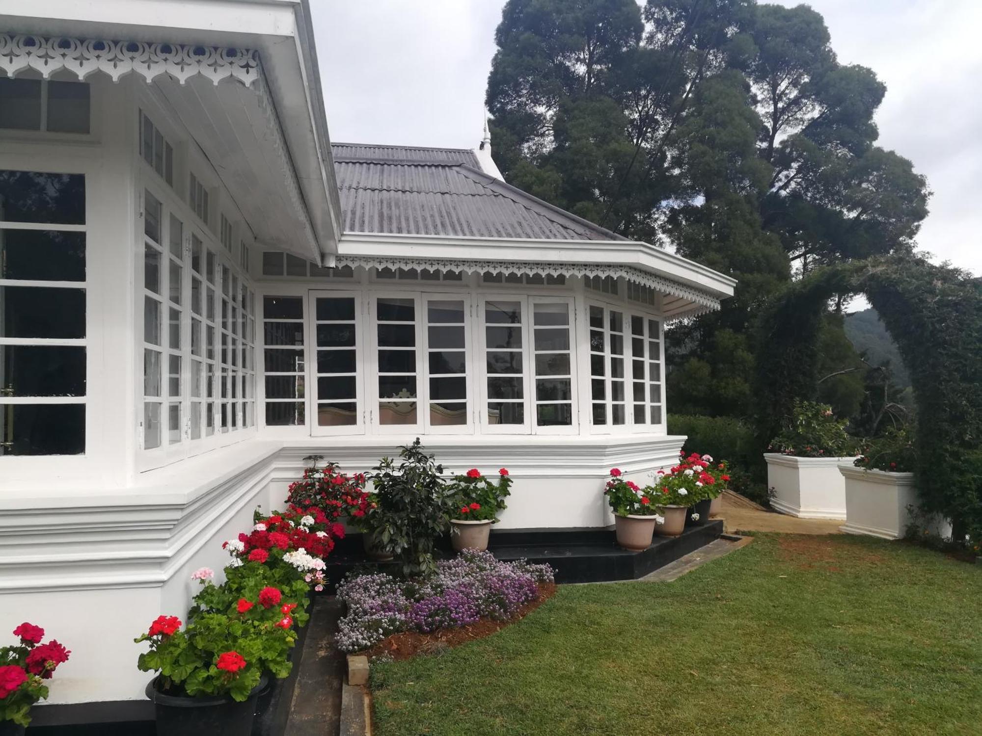 The Clovelly Bungalow Нувара Елия Екстериор снимка
