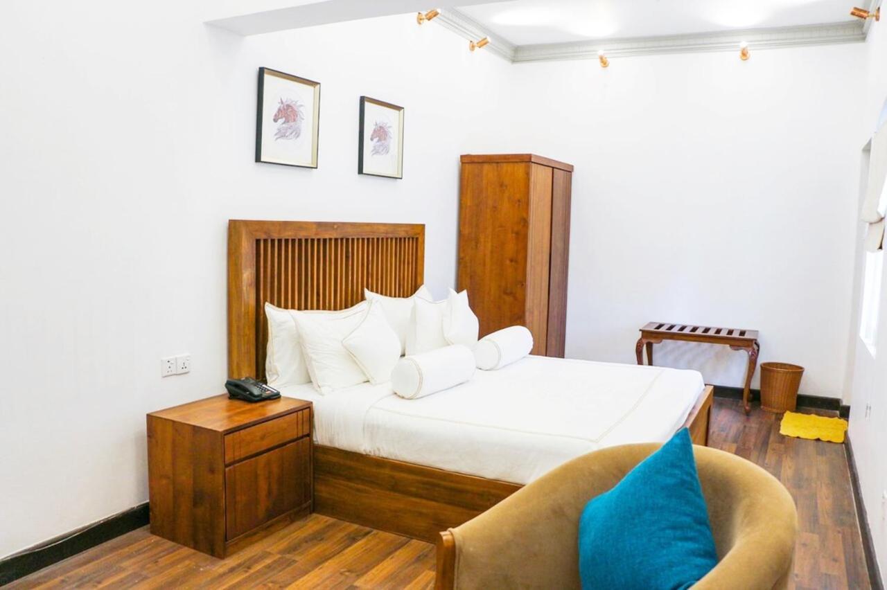 The Clovelly Bungalow Нувара Елия Екстериор снимка