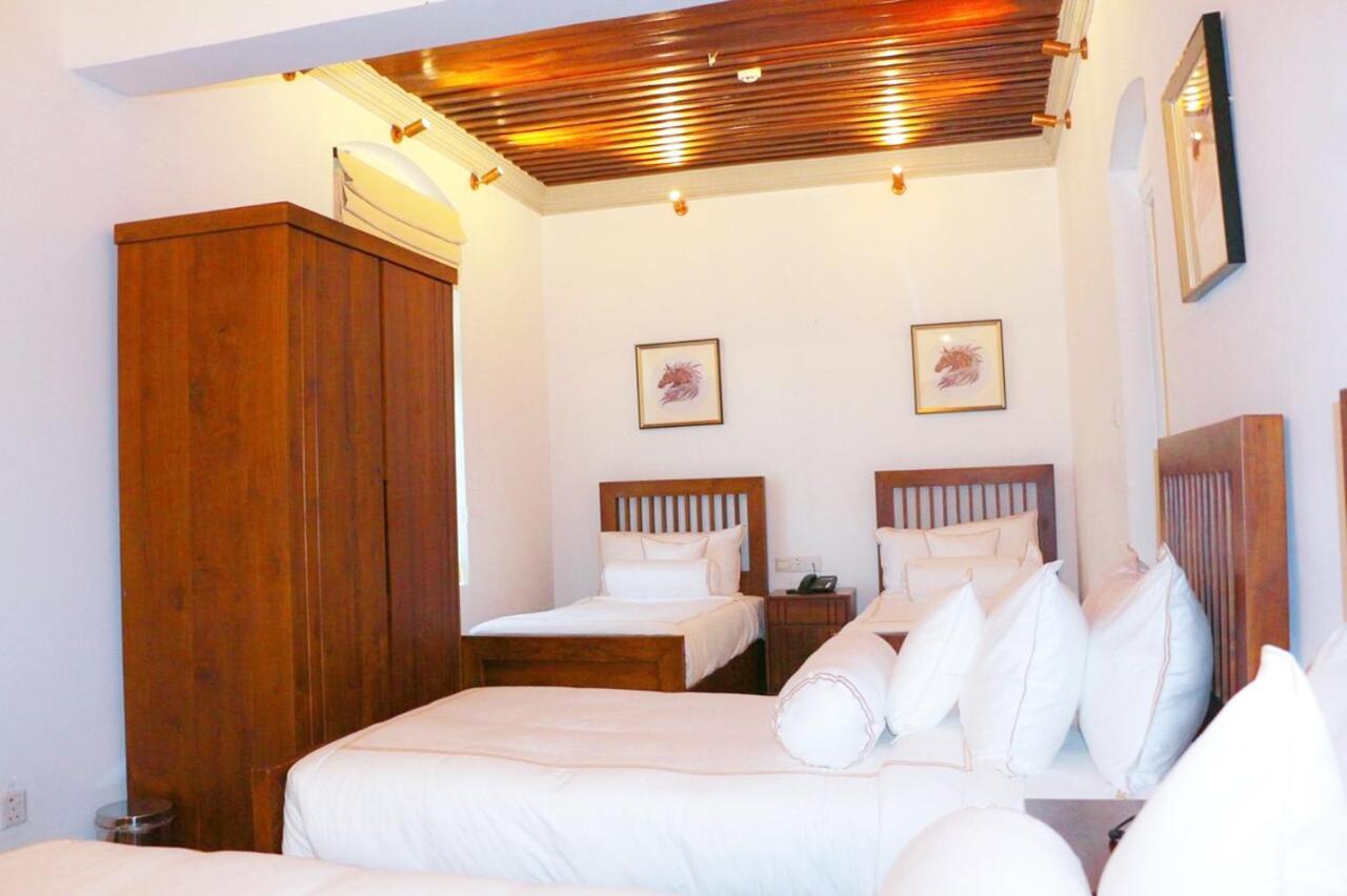 The Clovelly Bungalow Нувара Елия Екстериор снимка